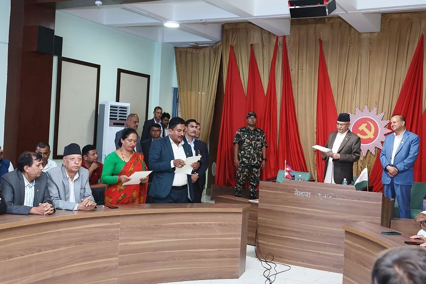   अध्यक्ष ओलीद्वारा केन्द्रीय सदस्यलाई शपथ