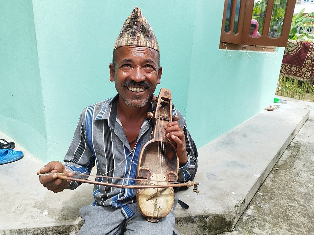 चालीस वर्षदेखि सारङ्गी रेट्दै लालबहादुर