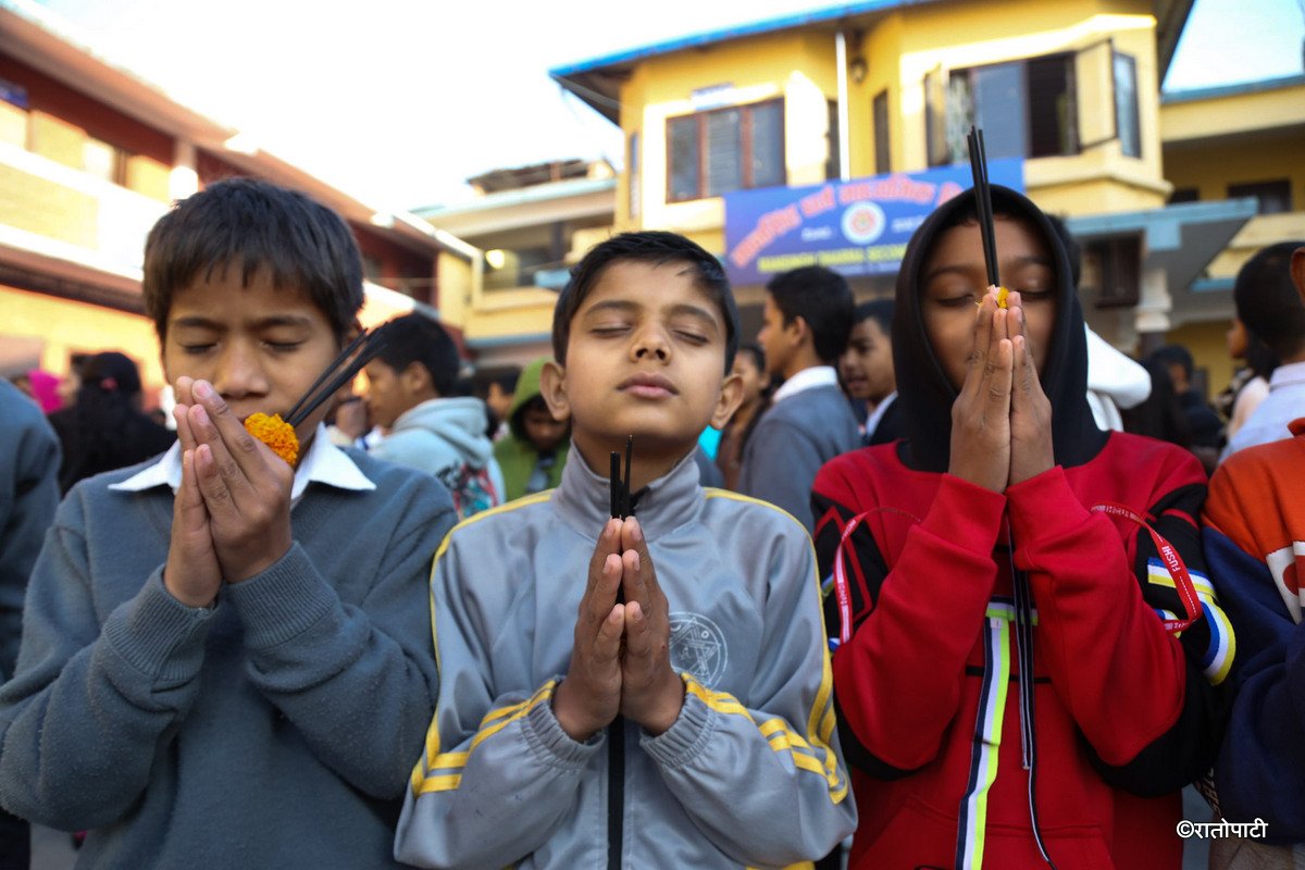 सरस्वतीको पूजाको अवसरमा विद्यालयमा विद्यार्थीहरूको पूजा आराधना, तस्बिरहरू