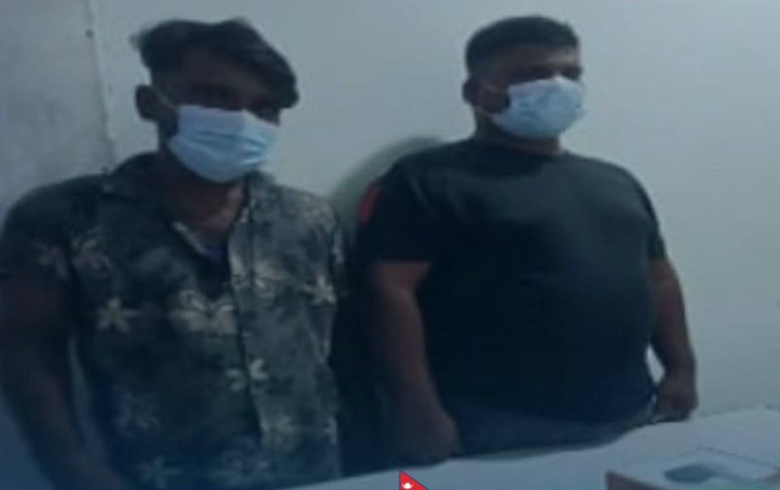 कटुवा पेस्तोल र गोलीसहित सैलुन सञ्चालकसहित ३ जना पक्राउ