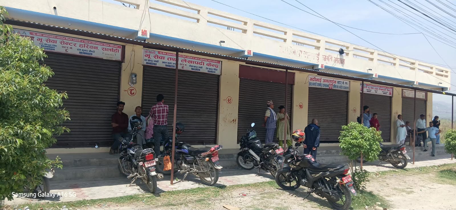   ‘हामी बिचौलिया होइनौँ’ भन्दै आन्दोलनमा उत्रिए लेखापढी व्यवसायी, मालपोत र नापीको सेवा ठप्प