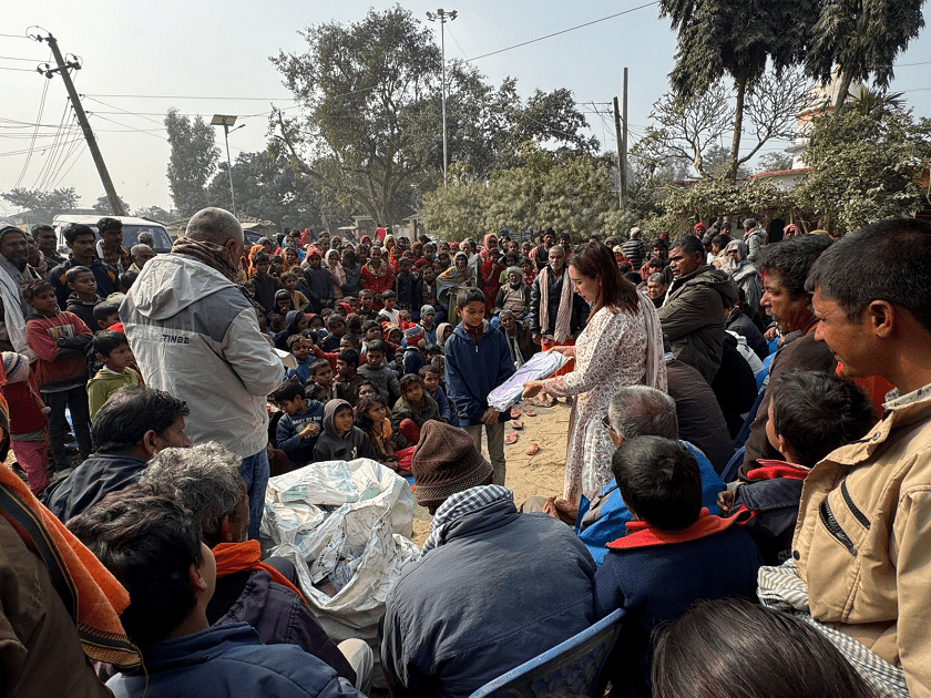 कांग्रेस स्वास्थ्य विभाग प्रमुख थापाद्वारा दलित बालबालिकालाई ब्याग वितरण