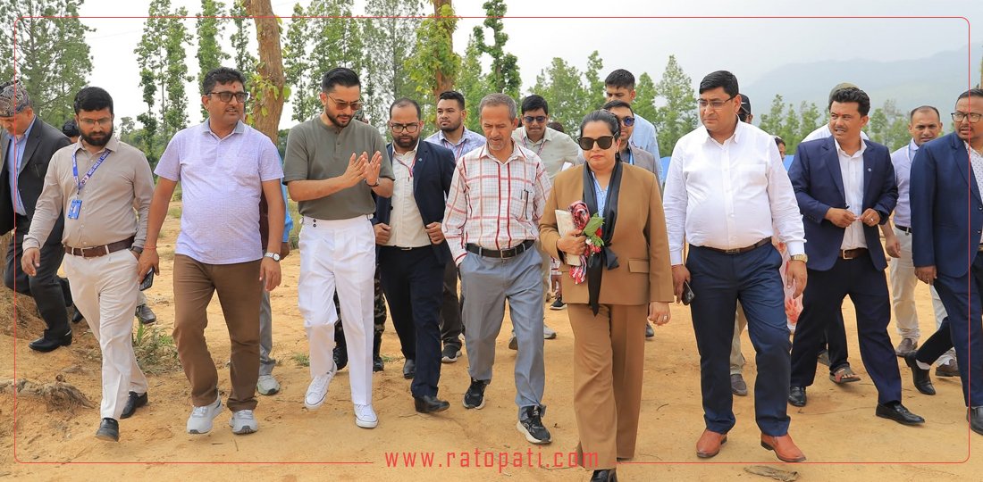 शिक्षा तथा खेलकुदमन्त्री पोखरेल सुर्खेतमा : रङ्गशालादेखि विश्वविद्यालयको अनुगमन