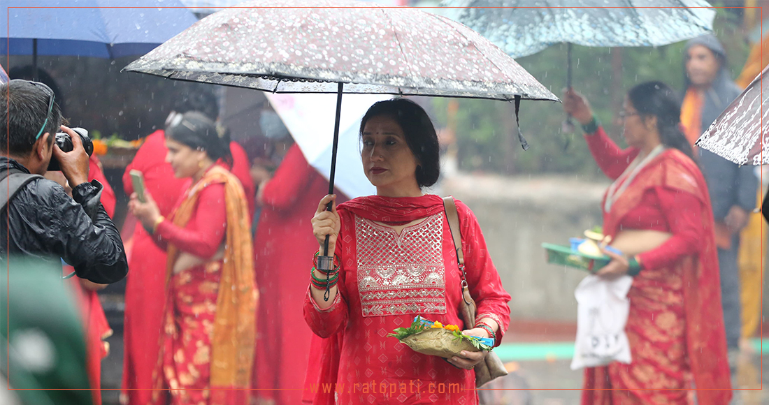वर्षाबिच डोलेश्वरमा भक्तजनको घुइँचो, तस्बिरहरू
