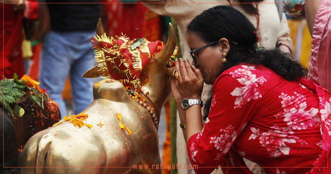 साउनको दोस्रो सोमबार डोलेश्वर महादेवमा श्रद्धालुको घुइँचो (तस्बिरहरू)