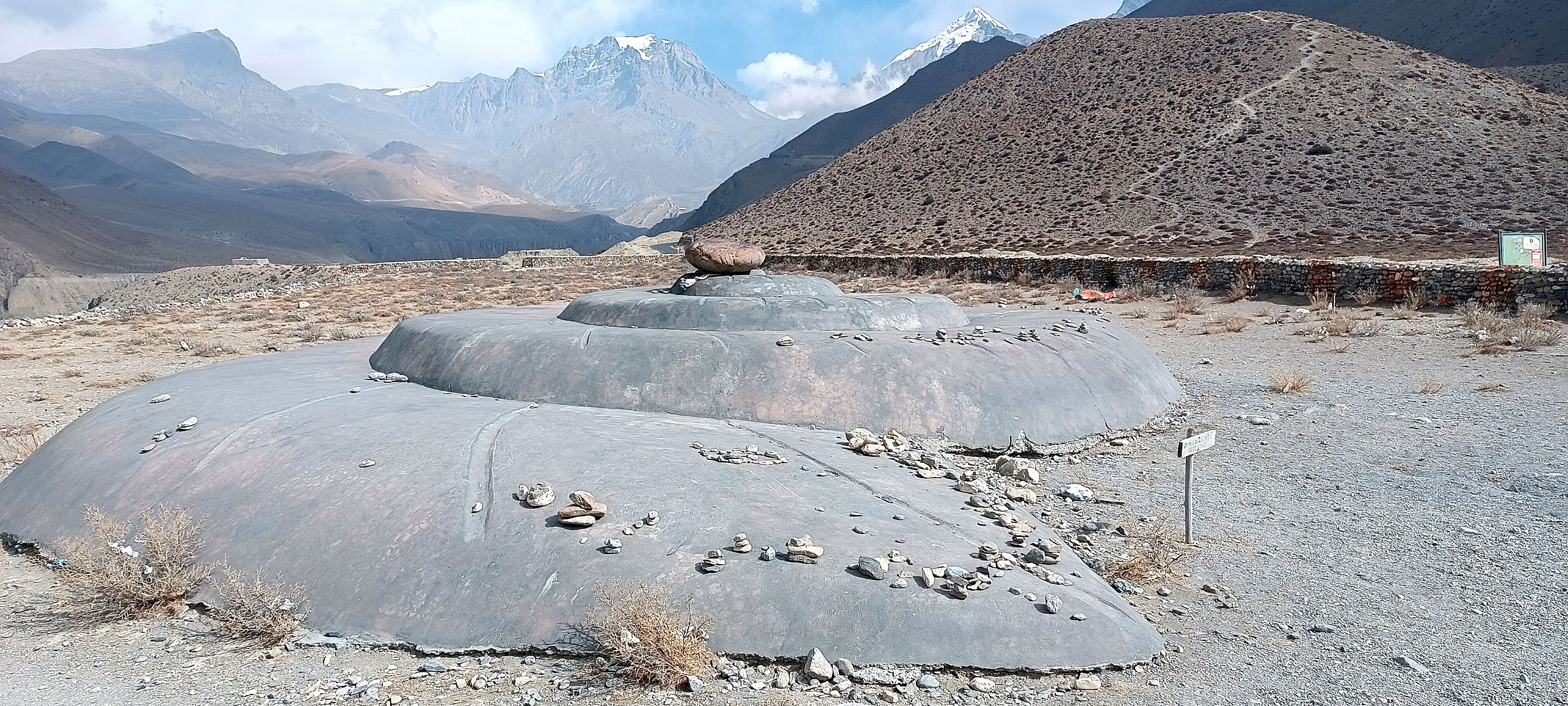 सेल्फी पार्कको मानवनिर्मित विशाल शालग्राम