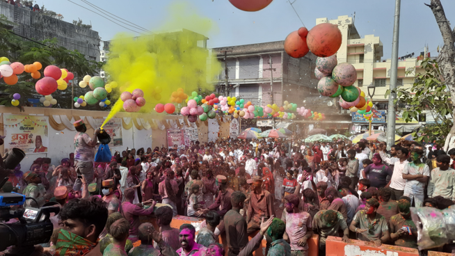 पर्साको बालसुधार गृहमा होली मनाइयो