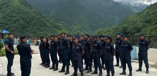   मुग्लिन–नारायणगढ सडकखण्डको पहिरो खुलाउन प्रहरीको सतत संघर्ष