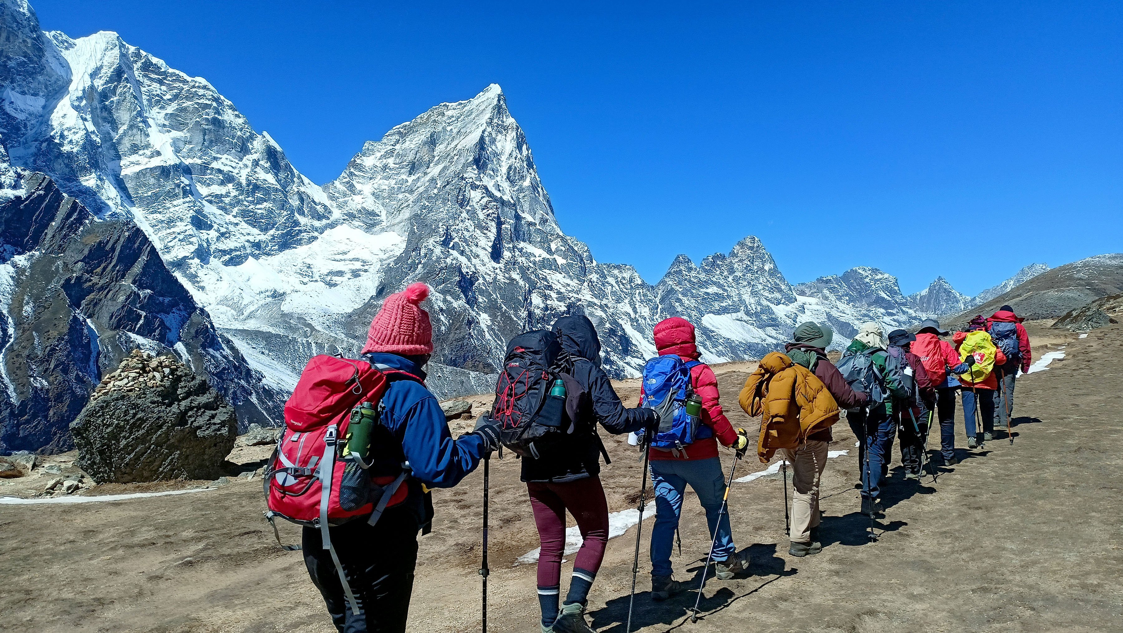 खुम्बु क्षेत्र पर्यटकले खचाखच, लुक्लामा एकै दिन दुई सय उडान