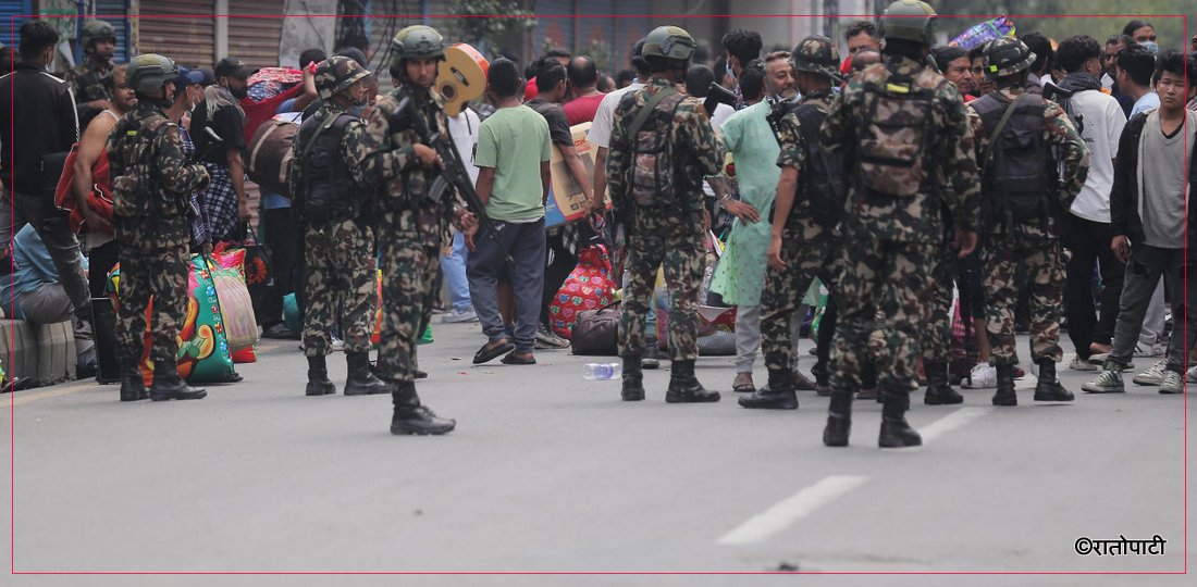   डिल्लीबजारका कैदीहरू सडकमा, तस्बिरहरू