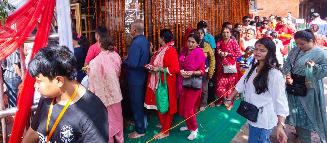 दसैँ लागेसँगै शक्तिपीठमा दर्शनार्थीको भीड (तस्बिरहरु)