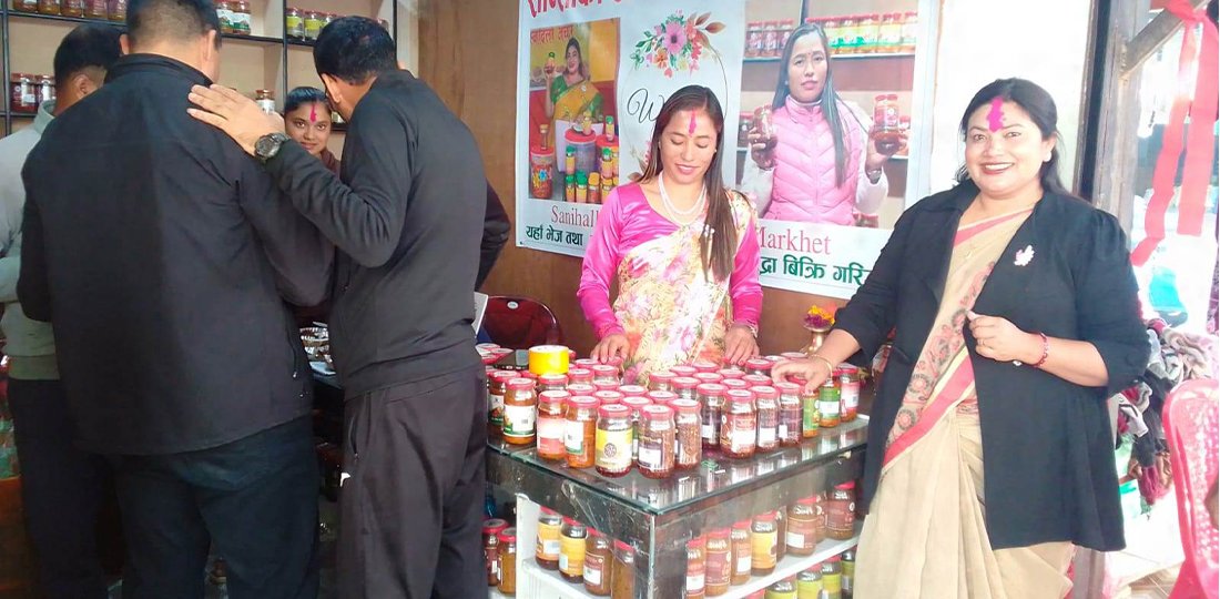   फैलिँदै छ शान्ताको अचारः मासिक ३० लाख कारोबार, ३५ जनालाई रोजगारी