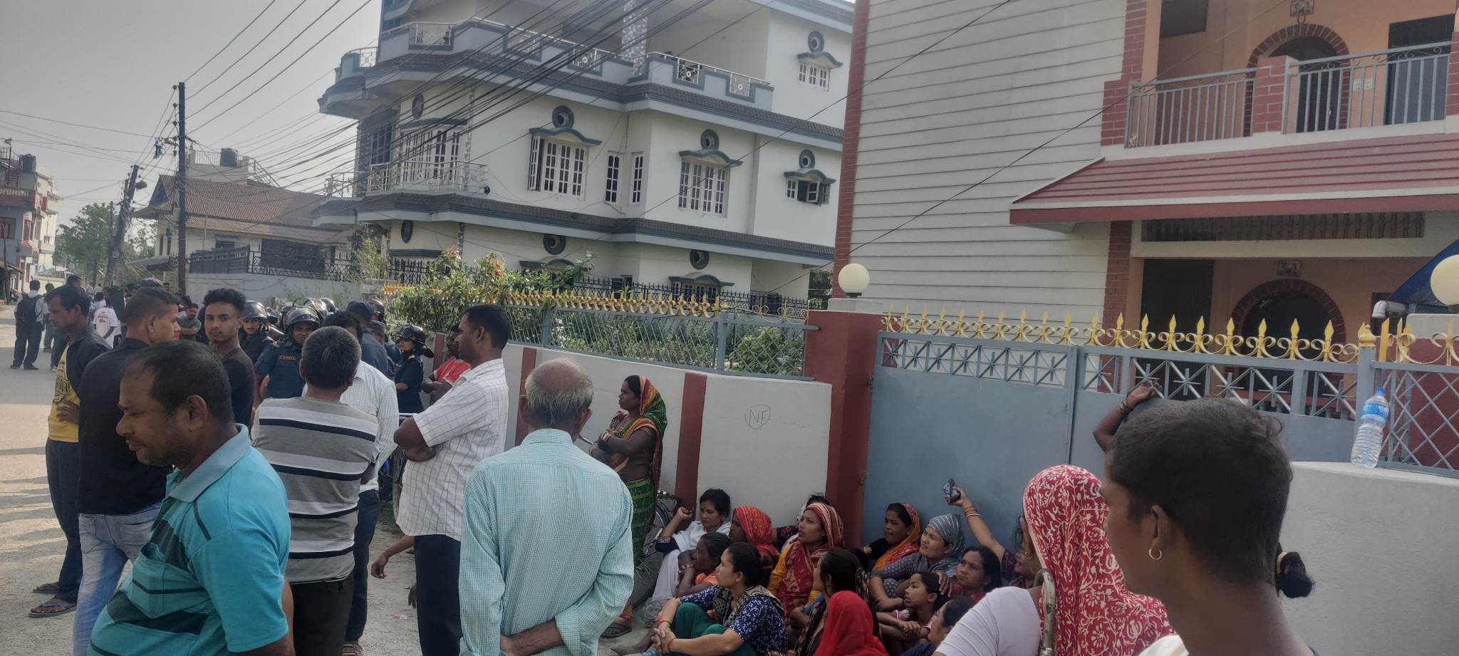 शिवकुमार गुरुङको मृत्यु प्रकरण : क्षतिपूर्ति दिनुपर्ने माग राख्दै घर घेराउ