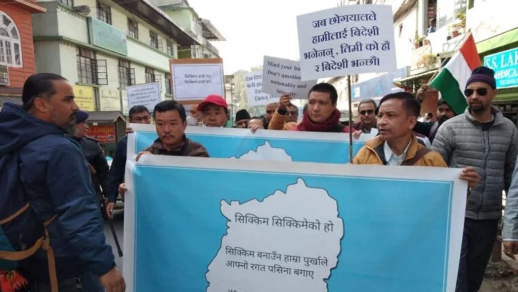 नेपाली भाषीलाई 'बिदेशी' भनेको भन्दै सिक्किमा आन्दोलन