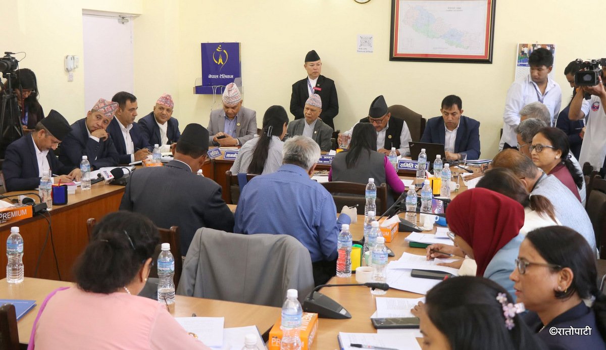   सात तस्बिरमा हेर्नुहोस् शिक्षा समितिको बैठक