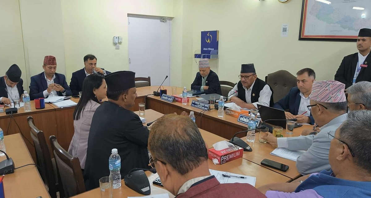   बिहान ८ बजेको लागि बोलाइएको शिक्षा समितिको बैठक अझै सुरु हुन सकेन