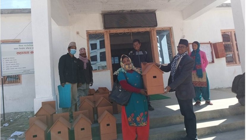 सिञ्जा गाउँपालिकाका विद्यालयलाई गुनासो पेटिका वितरण