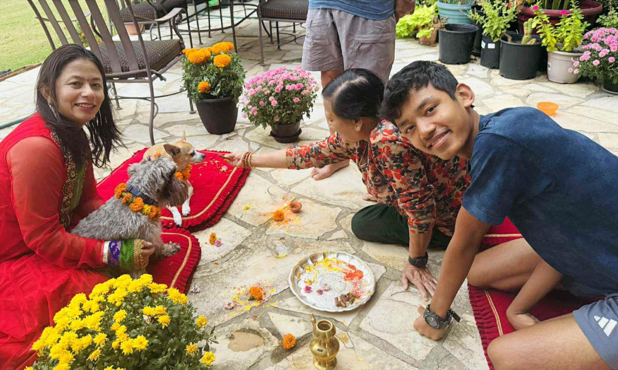   अमेरिकाका नेपालीहरूले यसरी मनाए कुकुर तिहार र लक्ष्मी पूजा (तस्बिरहरू)