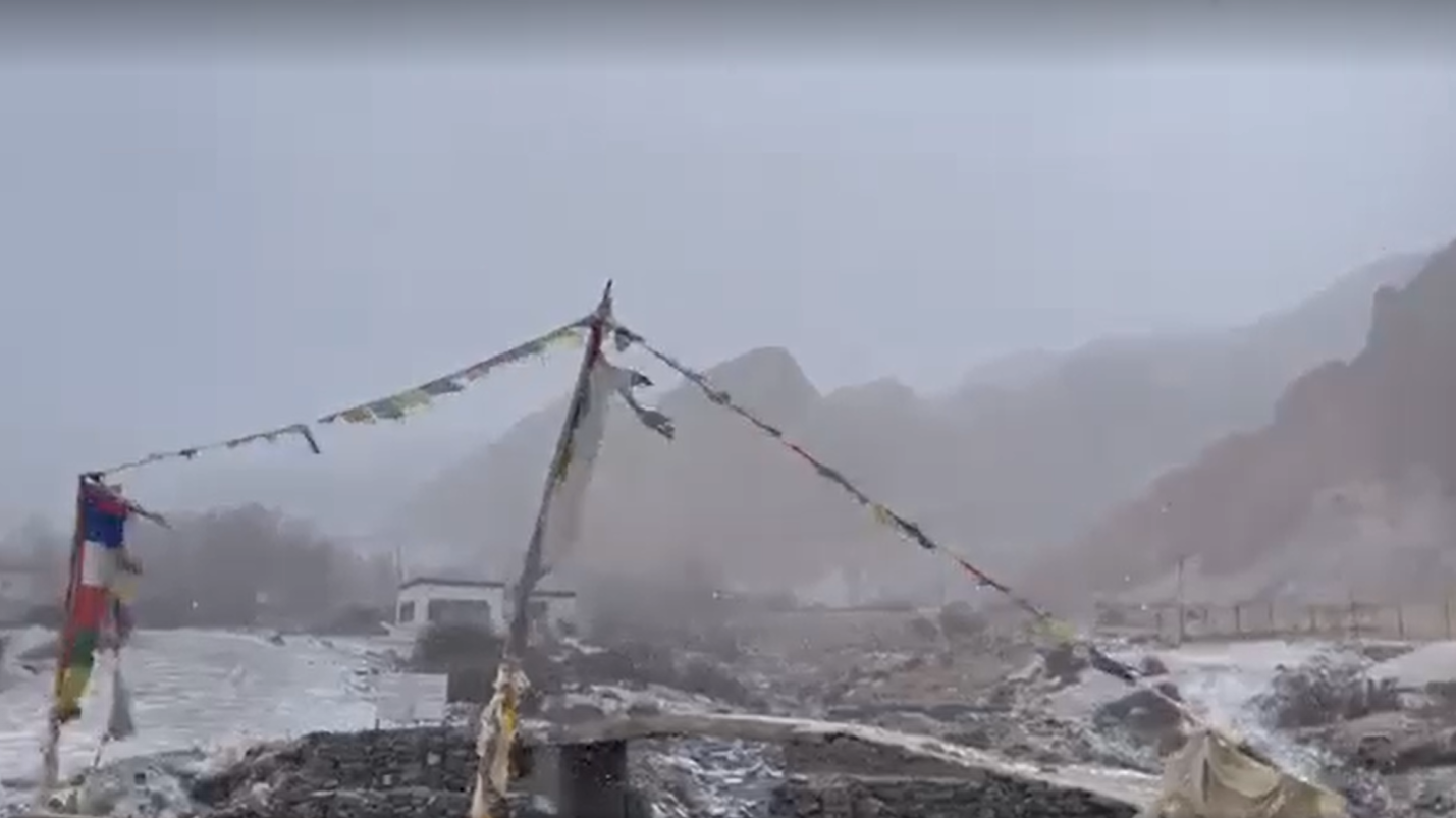 सुदूरपश्चिम, लुम्बिनी र कर्णालीको पहाडी भेगमा हिमपातसँगै वर्षा