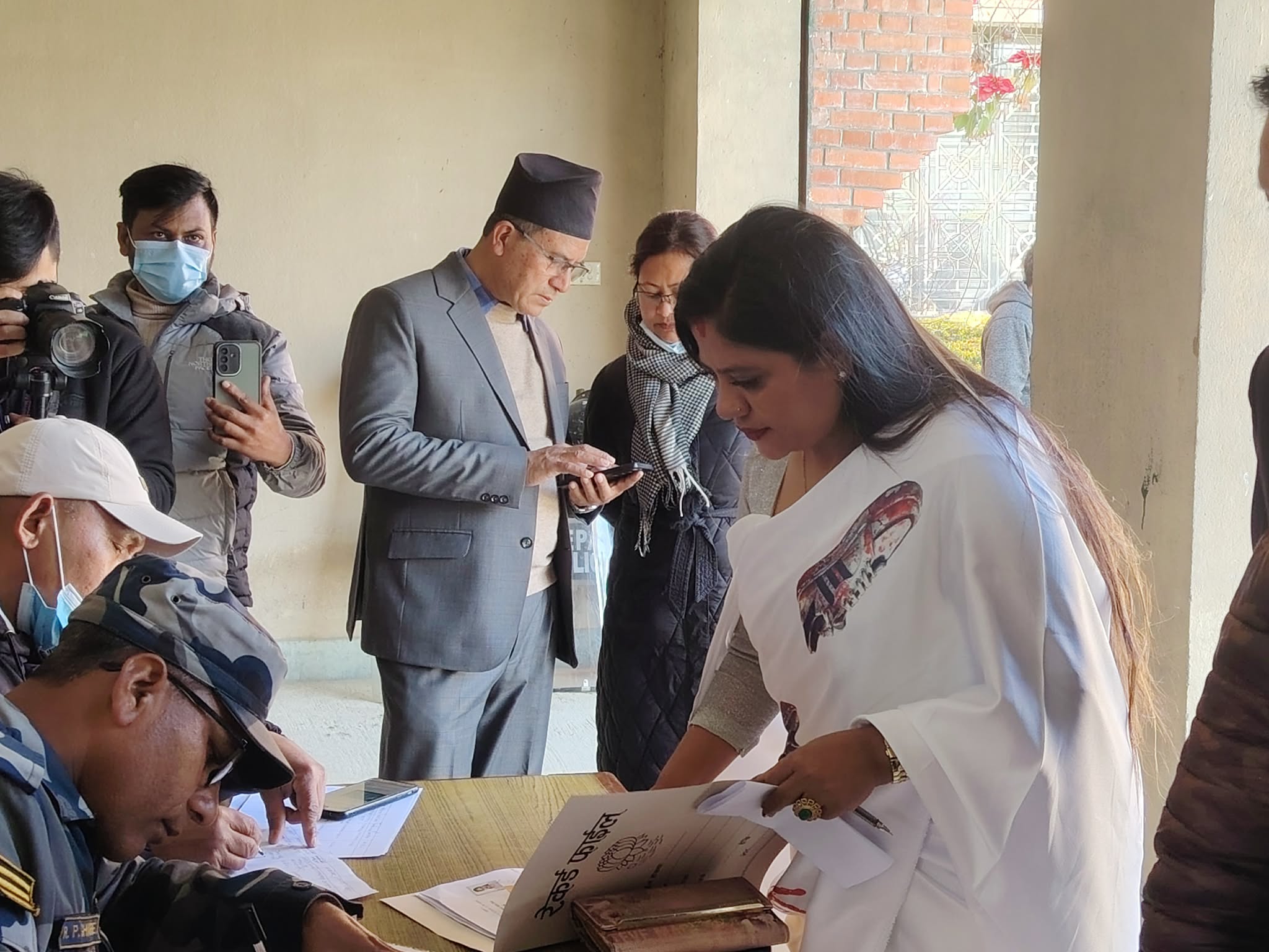   महेश बस्नेतसँग चुनाव लड्न भक्तपुर–२ मा शोभा पाठकको उम्मेदवारी, चुनाव चिह्न जुत्ता
