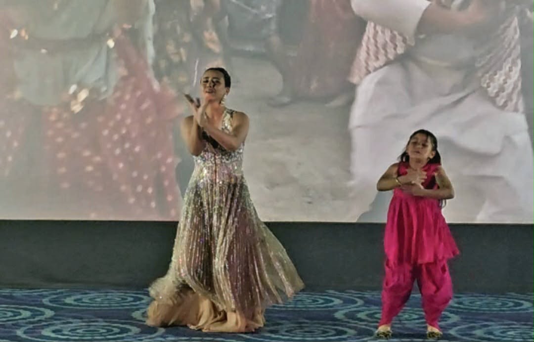   ‘मायालाई के दिऊँ म बैना’ गीतमा छमछमी नाचिन् स्वस्तिमा खड्का