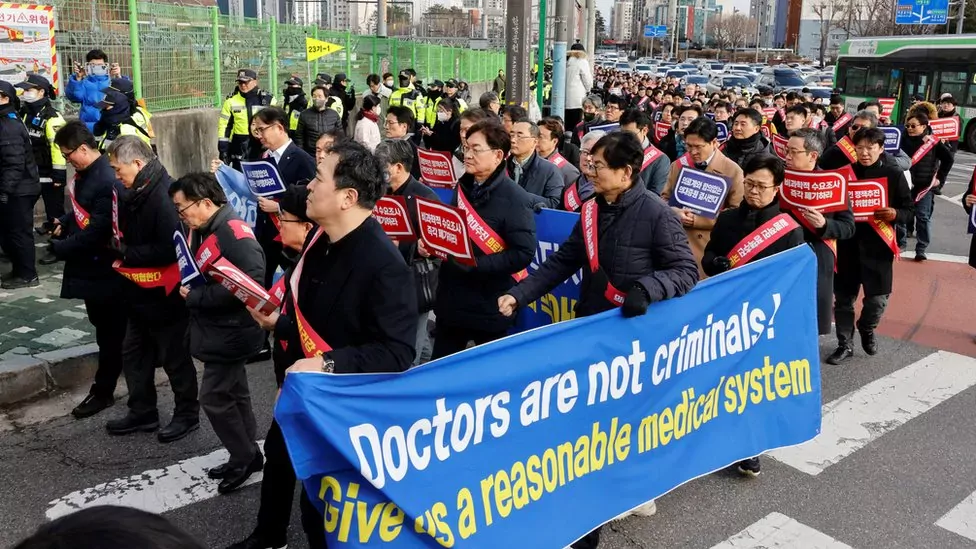 दक्षिण कोरिया : आन्दोलनरत डाक्टर काममा नफर्किए पक्राउ गर्ने सरकारको चेतावनी