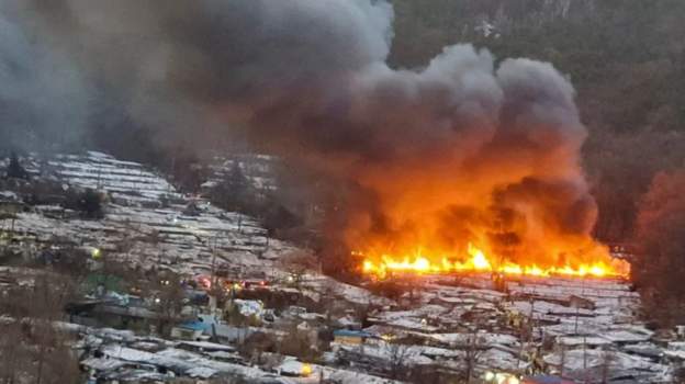 दक्षिण कोरियाको एक बस्तीमा भीषण आगलागी : थुप्रै घर जले, आगो निभाउन सात हेलिकप्टर
