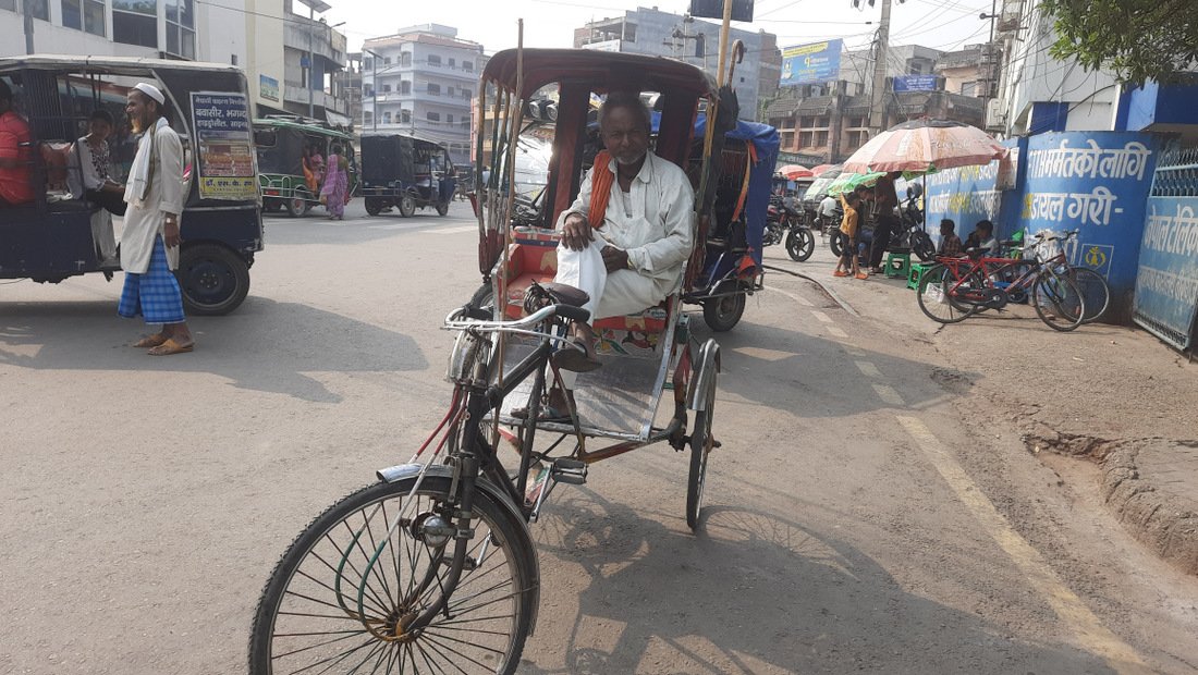 परिवारको भविष्य खोज्नेहरु...