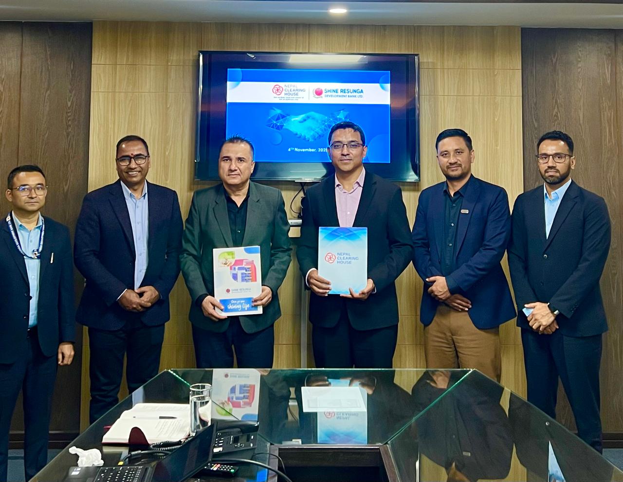   शाइन रेसुङ्गा डेभलपमेन्ट बैंक नेसनल कार्ड स्वीचमा आबद्ध, अब ‘नेपालपे’ कार्ड जारी गर्ने