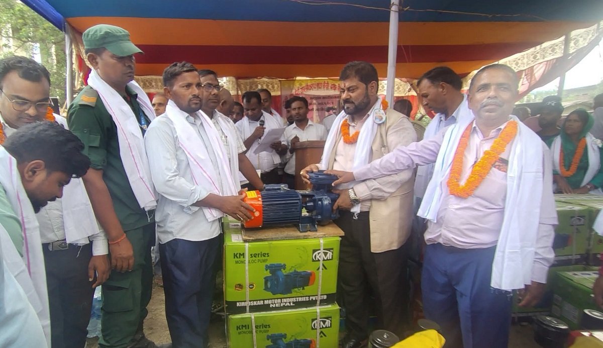   गरुडा नगरपालिकाद्वारा ५० प्रतिशत अनुदानमा कृषि उपकरण वितरण