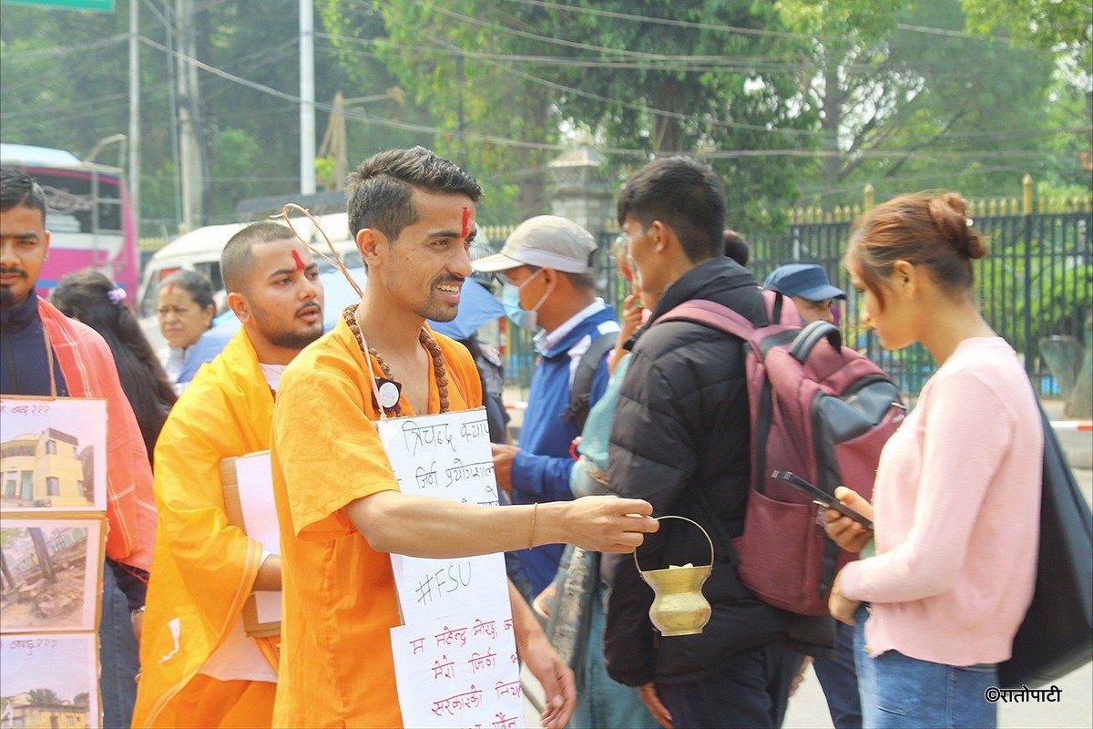 Student Begging for Campus_NPL (12)