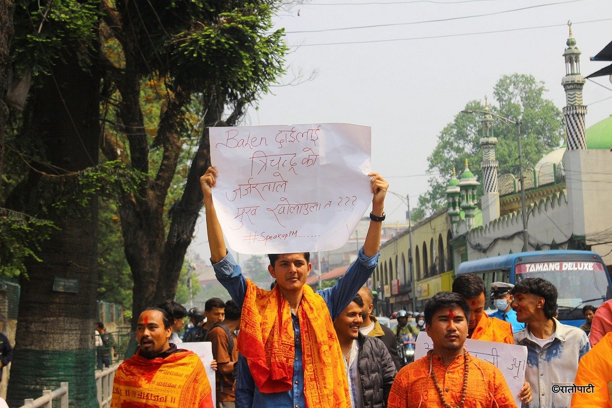 Student Begging for Campus_NPL (8)