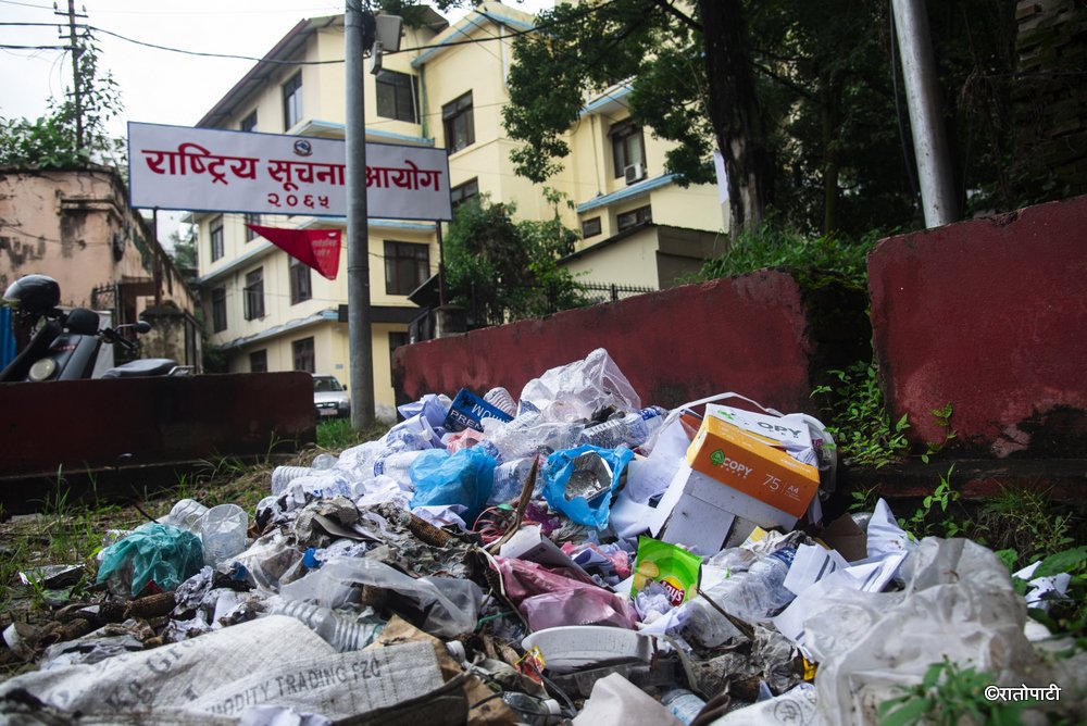 सरकारी कार्यालयको बिजोग, तस्बिरहरू