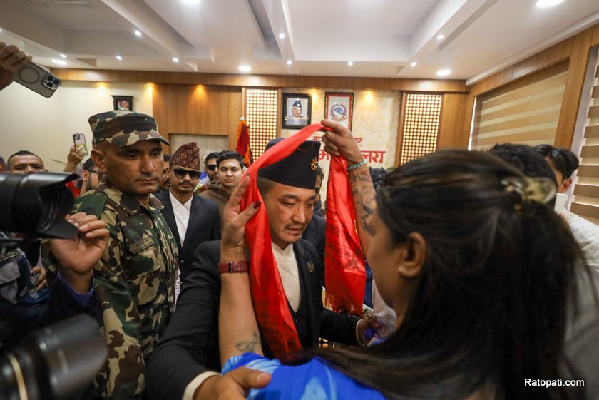   जेनजी आन्दोलनका घाइते र सहिद परिवारले दिए गृहमन्त्री गुरुङलाई बधाई (तस्बिरहरू)