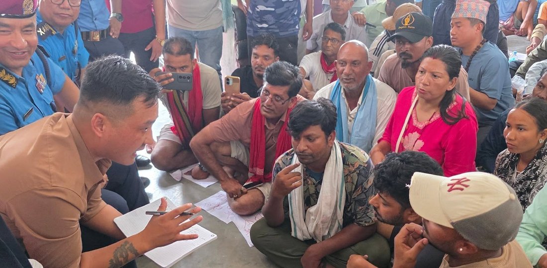 मिटरब्याजी पीडितलाई बाटाेमै रोक्ने गृहमन्त्रीको प्रयास, प्रतिवेदन सार्वजनिक गर्ने आश्वासन