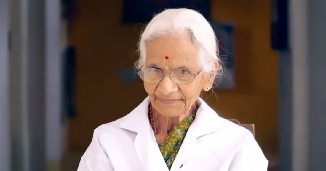 92-Year-Old Doctor Continues Performing Surgeries with Nearly 70 Years of Experience
