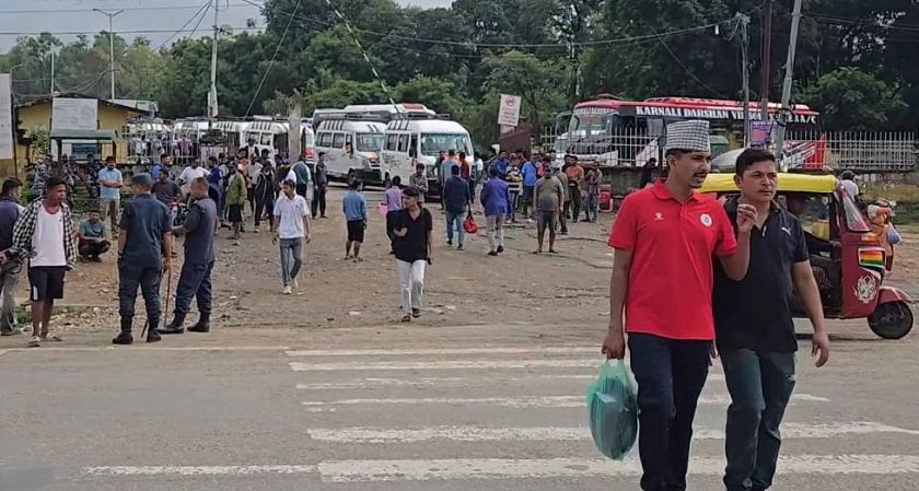 सुर्खेत बसपार्कमा सँधै लफडा : यात्रु तानातान गर्ने तीन जना प्रहरी नियन्त्रणमा