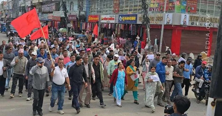 ओली पक्राउको विरोध गर्दै सुर्खेतमा पनि एमालेको प्रदर्शन