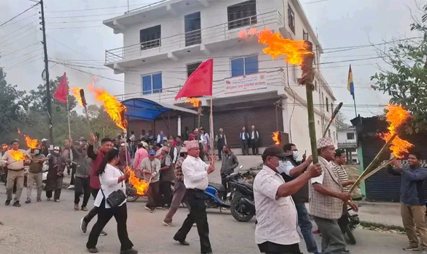वीरेन्द्रनगरमा इन्स्पेक्टरको दाँत भाँच्ने एमालेका कार्यकर्ता खोज्दै प्रहरी
