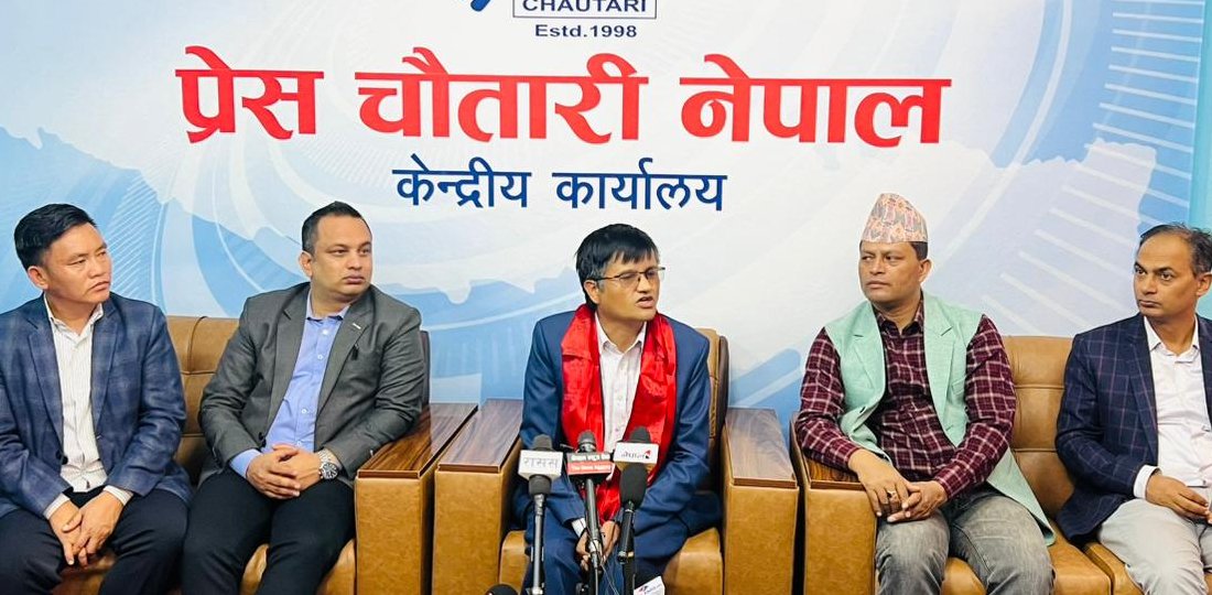  ११ दल नेपाली कम्युनिस्ट पार्टीमा मिल्नु भनेको ओली र सिद्धान्तको विरोध गर्नु मात्र हो : सूर्य थापा
