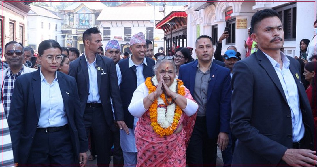 प्रधानमन्त्री कार्कीले गरिन् पशुपतिनाथकाे दर्शन, तस्बिरहरू