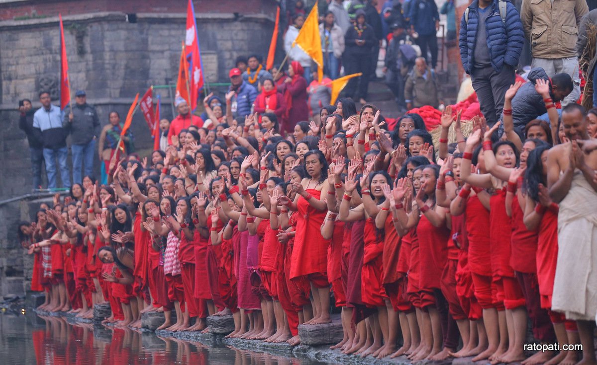 स्वस्थानी व्रतालुको परदेश यात्रा : बुधबार बिहान पशुपतिमा पूजा (तस्बिरहरू)