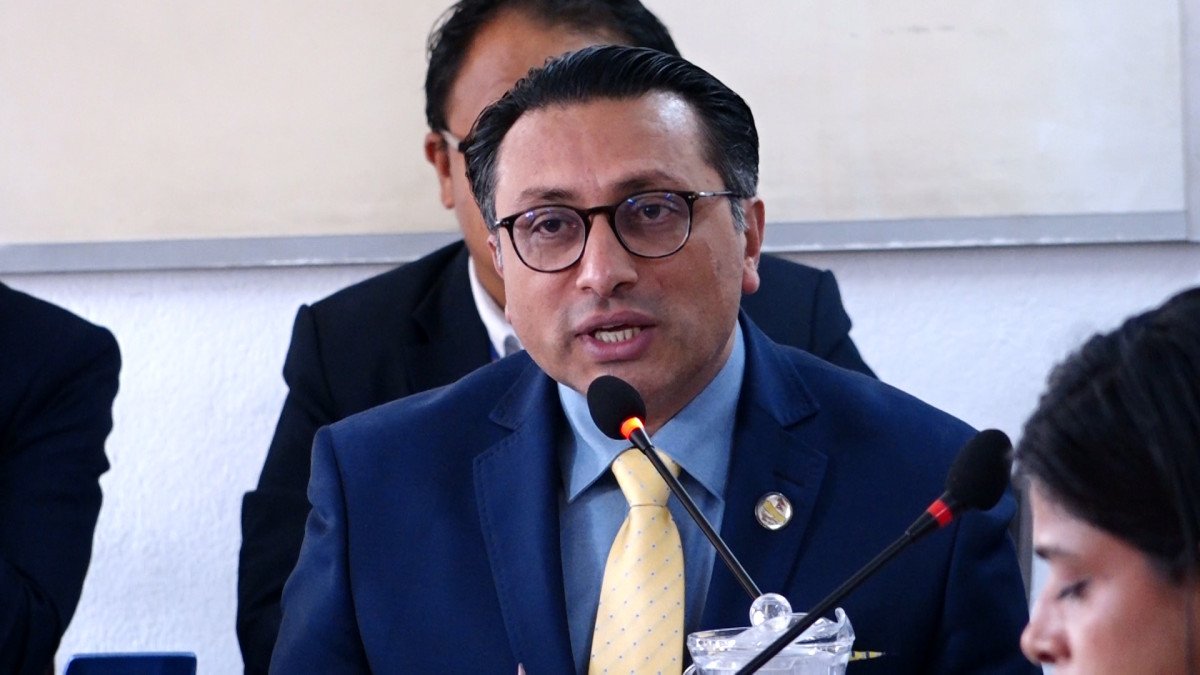 Finance Minister Warns of Organized Smear Campaign Amidst Major Financial Crime Probe