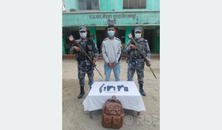 दुई थान पेस्तोलसहित एकजना पक्राउ