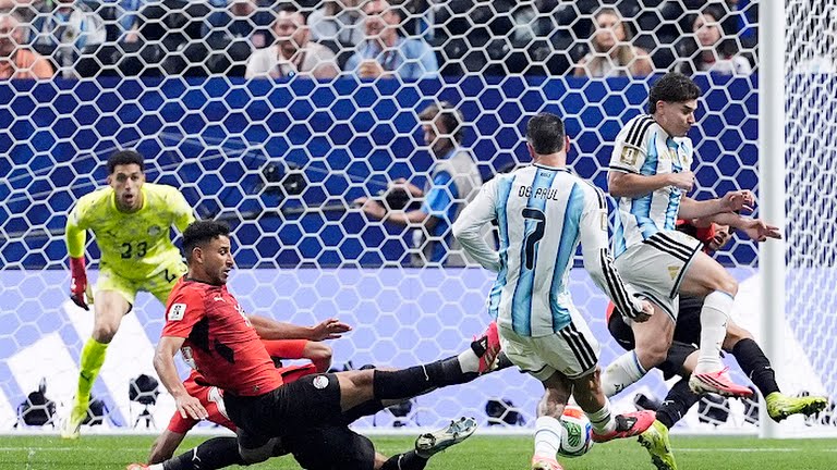अर्जेन्टिनालाई अब खेलमा फर्किन कठिन, २ गोल खायो
