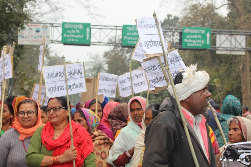 मुआब्जा माग गर्दै तामागढी–सिम्रौनगढ हुलाकी सडक खण्डमा जग्गाधनीहरू आन्दोलित