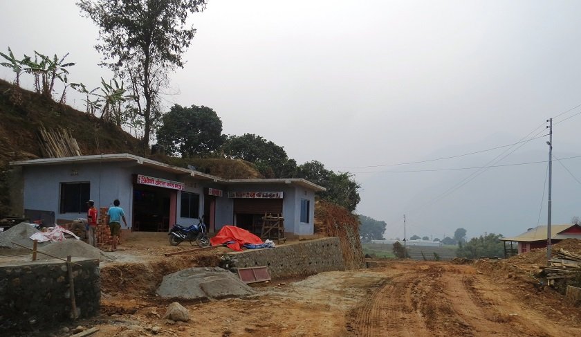   मेची राजमार्ग र तमोर कोरिडोर अवरुद्ध हुँदा वैकल्पिक मार्ग प्रयोग