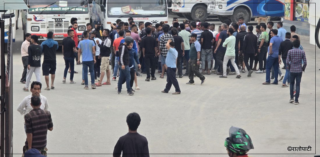यातायात व्यवसायी र प्रहरीबिच तनाव (तस्बिरहरू)
