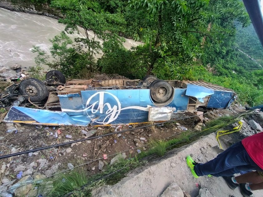 tanahu-bus-acident (4)