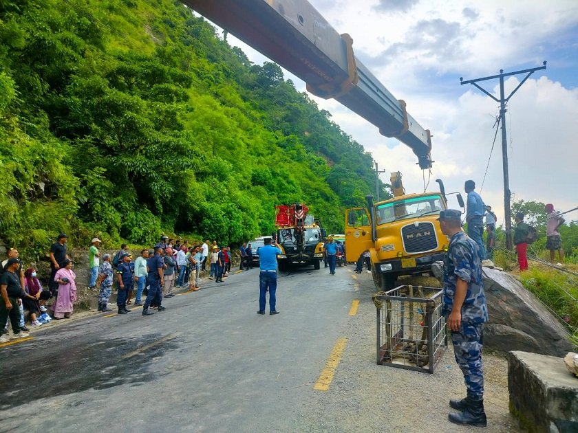 tanahu-bus-acident (6)